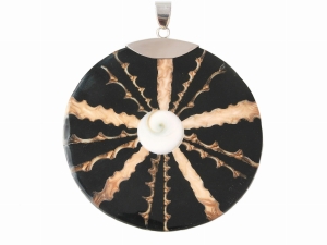 Wisior z muszlą brązowy. Srebro 0,925