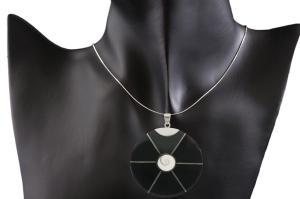 wisiorek muszla czarna Bali SREBRO 0,925